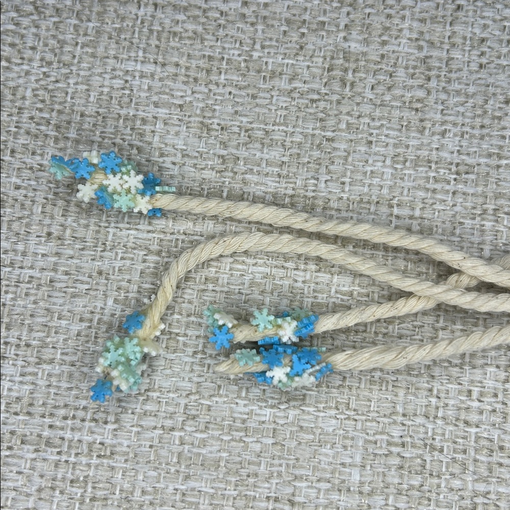 Handmade Macrame Frozen Key Chain - Picture 8 of 14